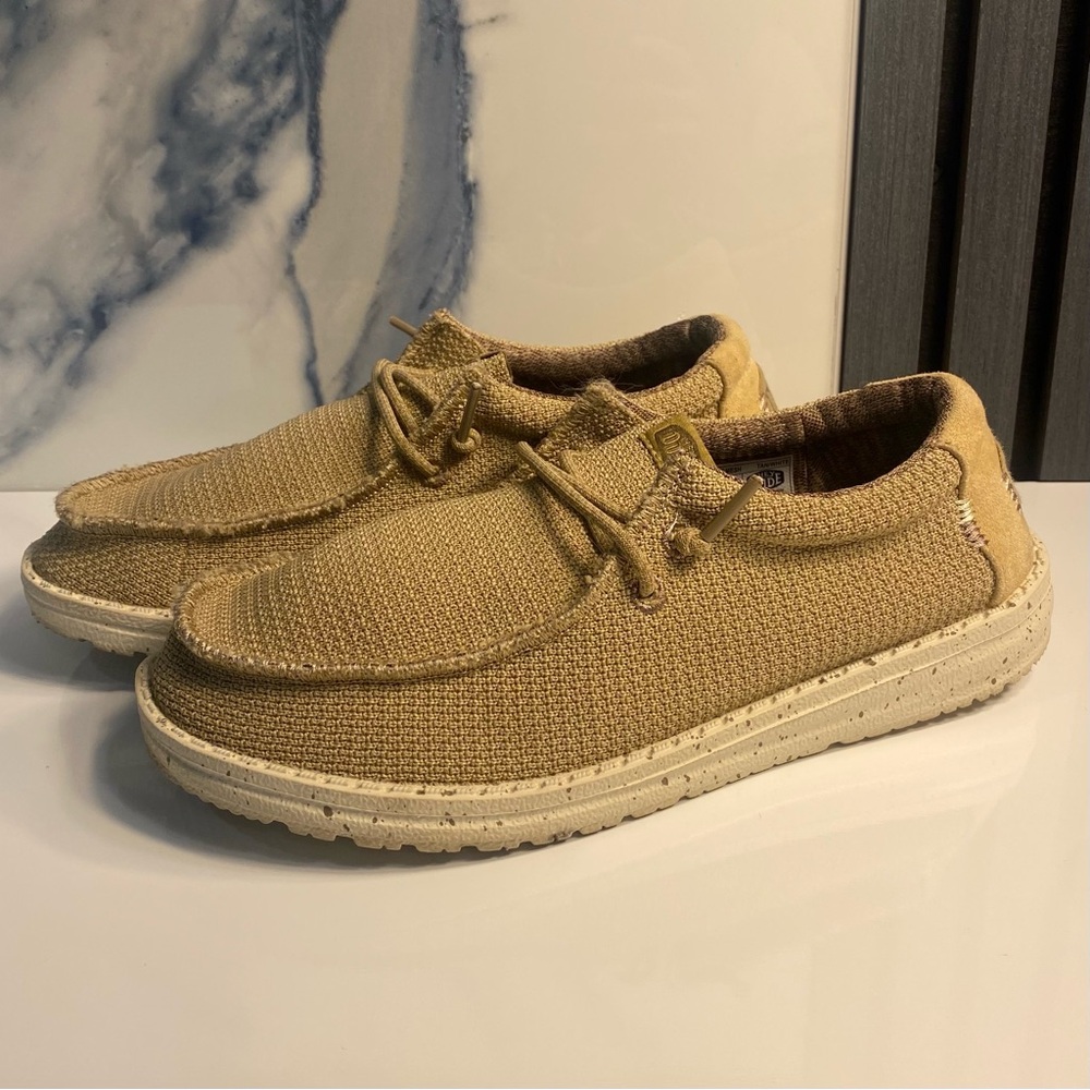 Hey Dude Casual Tan Unisex Shoes Size 6.